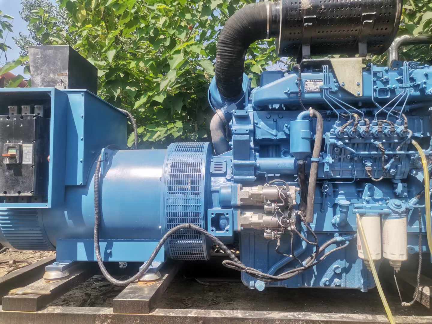 库伦详细说明降低 800kW 柴油发电机输出电流波动的方法
