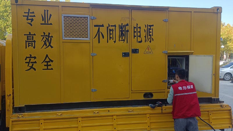 库伦柴油发电机组和UPS电源配合使用时，如何避免切换过程中的电力中断？